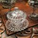 Bonbonnière en cristal de Baccarat à cotes torses et son plateau