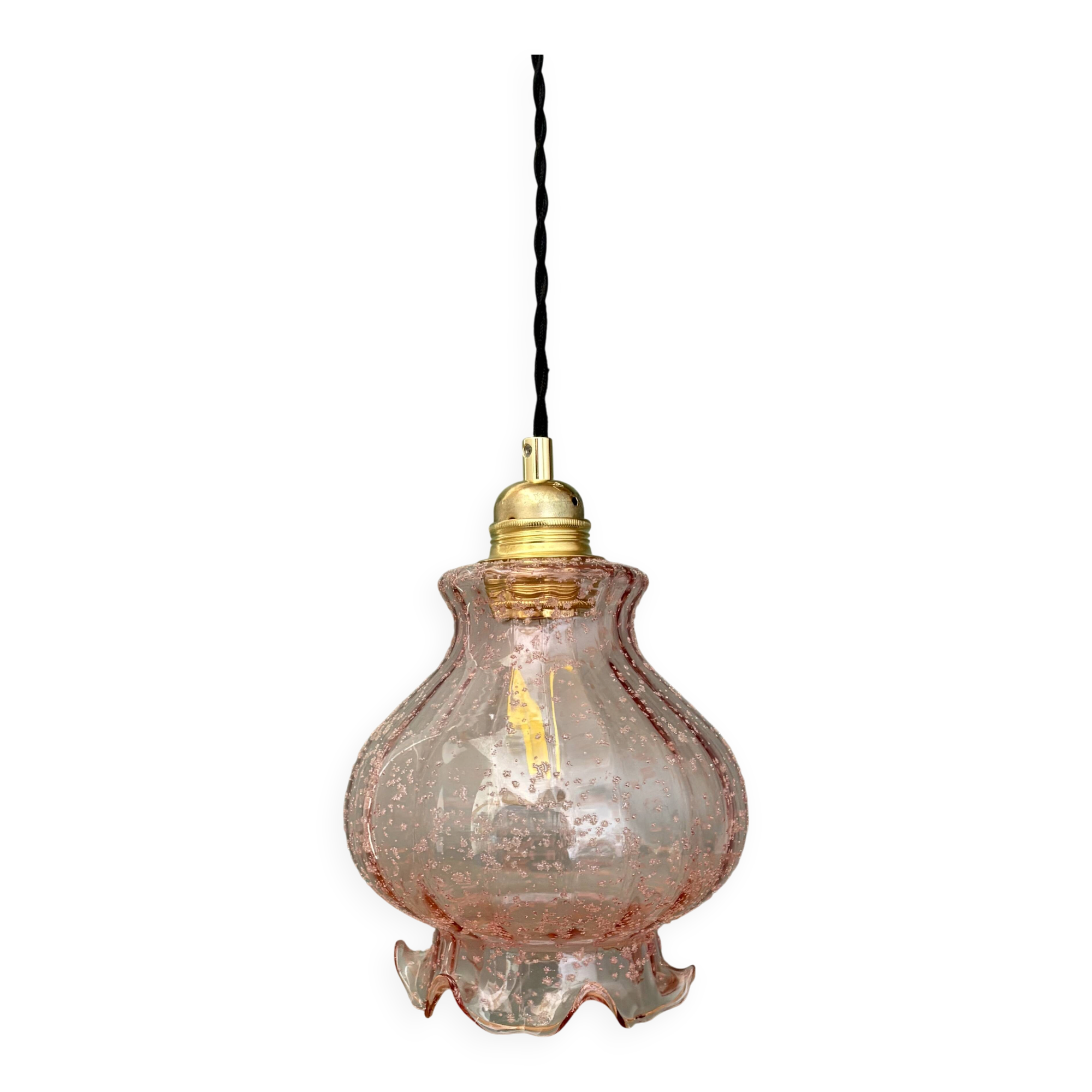 Suspension globe vintage en verre granité rose