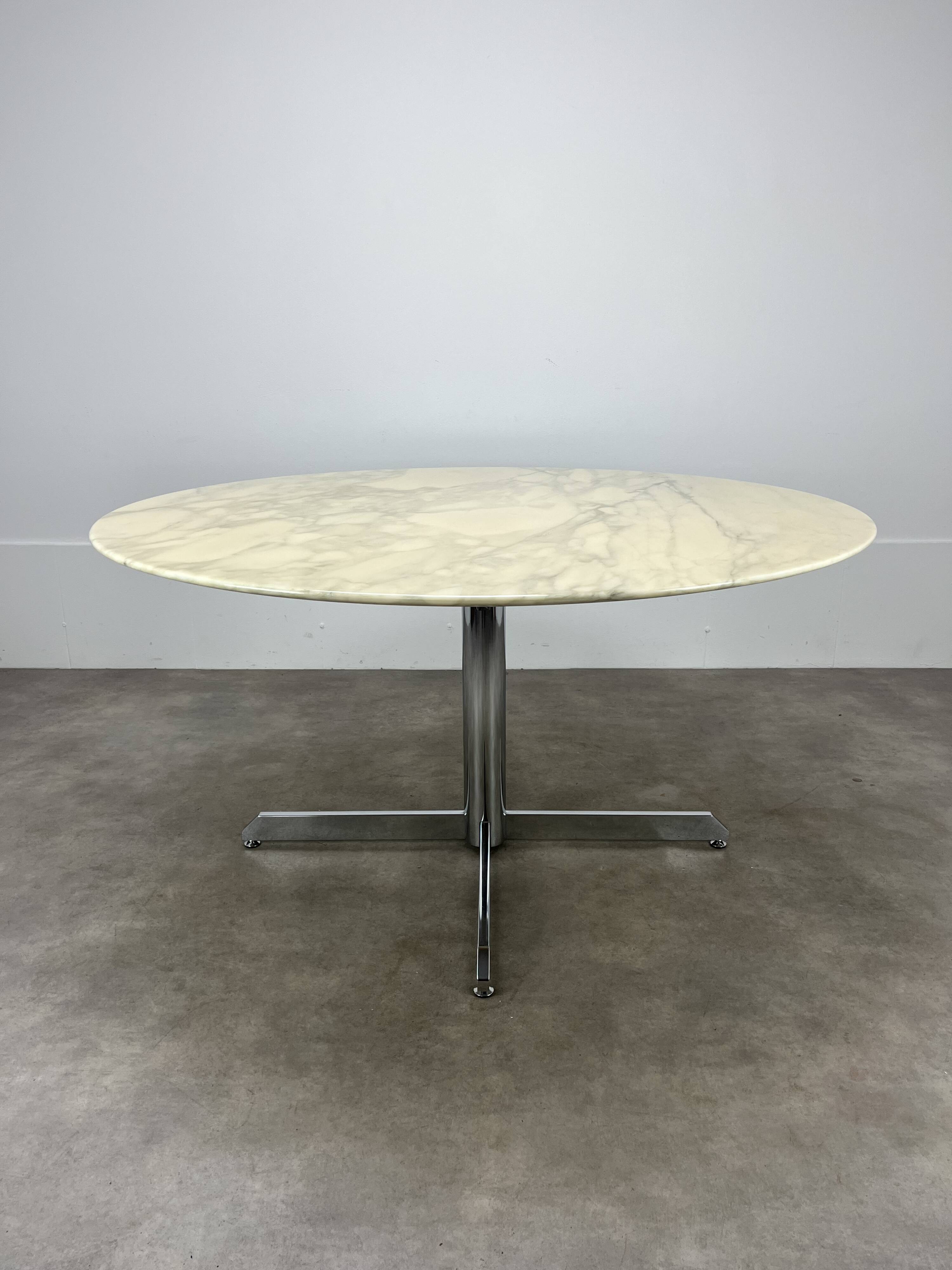 Roche Bobois round marble table for 6 people, 1970s