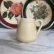 Pichet vintage jaune beurre