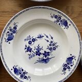 Set of 8 mismatched soup plates
