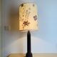 Lampe brutaliste art populaire 73 cm, bois tourné