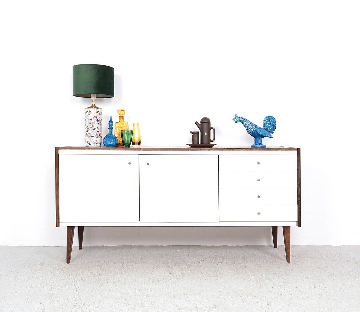 Buffet vintage en bois avec façades blanches, années 60