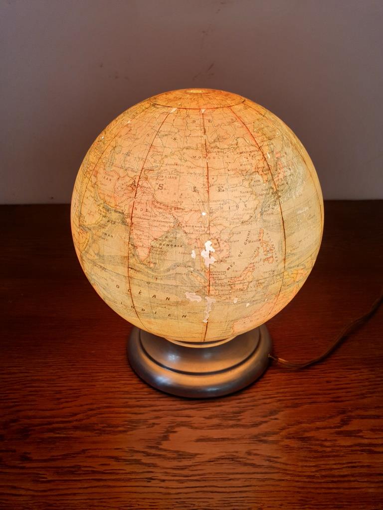 Globe lamp
