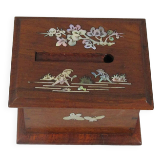 Wooden cigarette box inlaid with mother-of-pearl chinese china