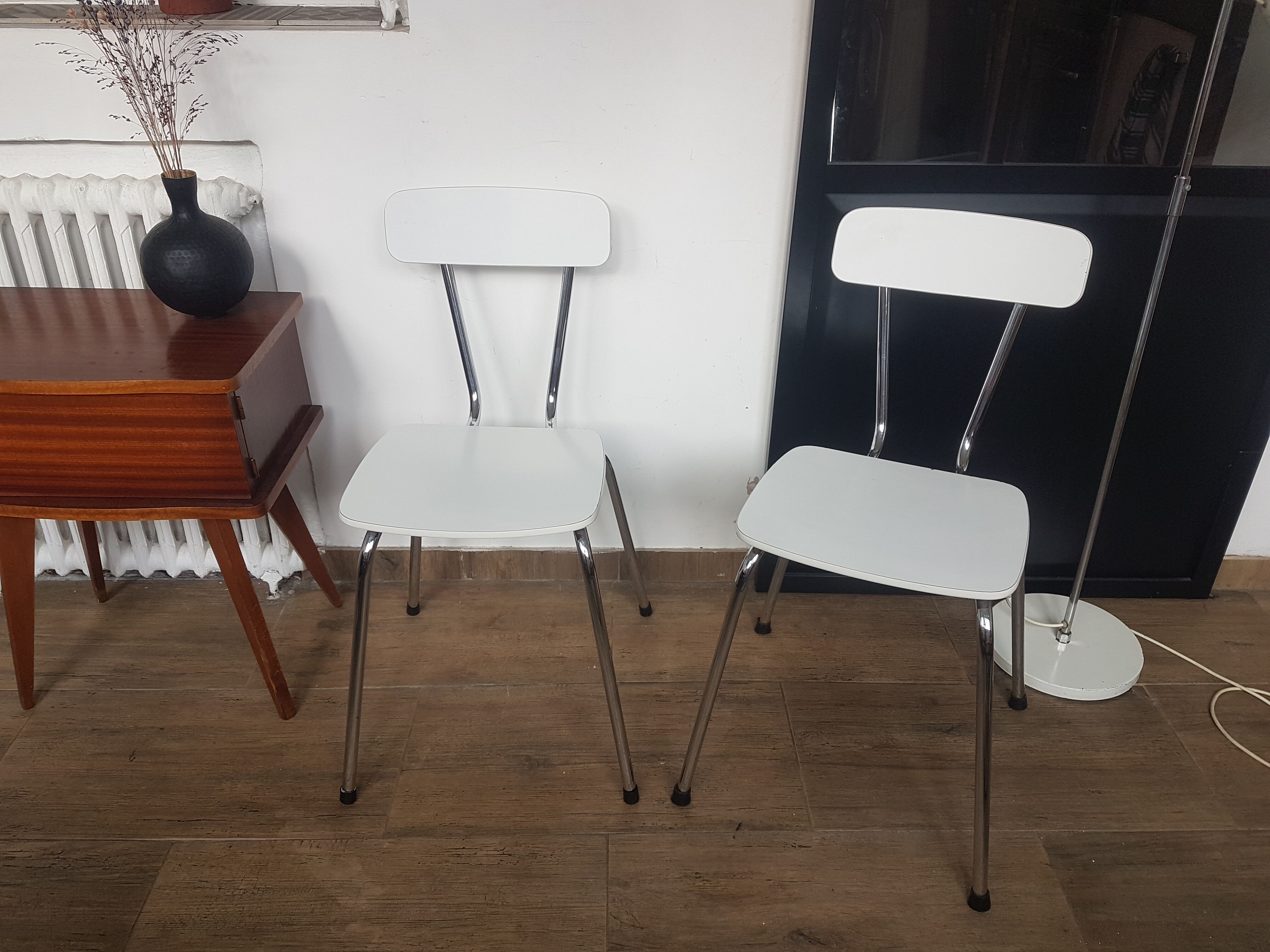 Paire de chaises en formica
