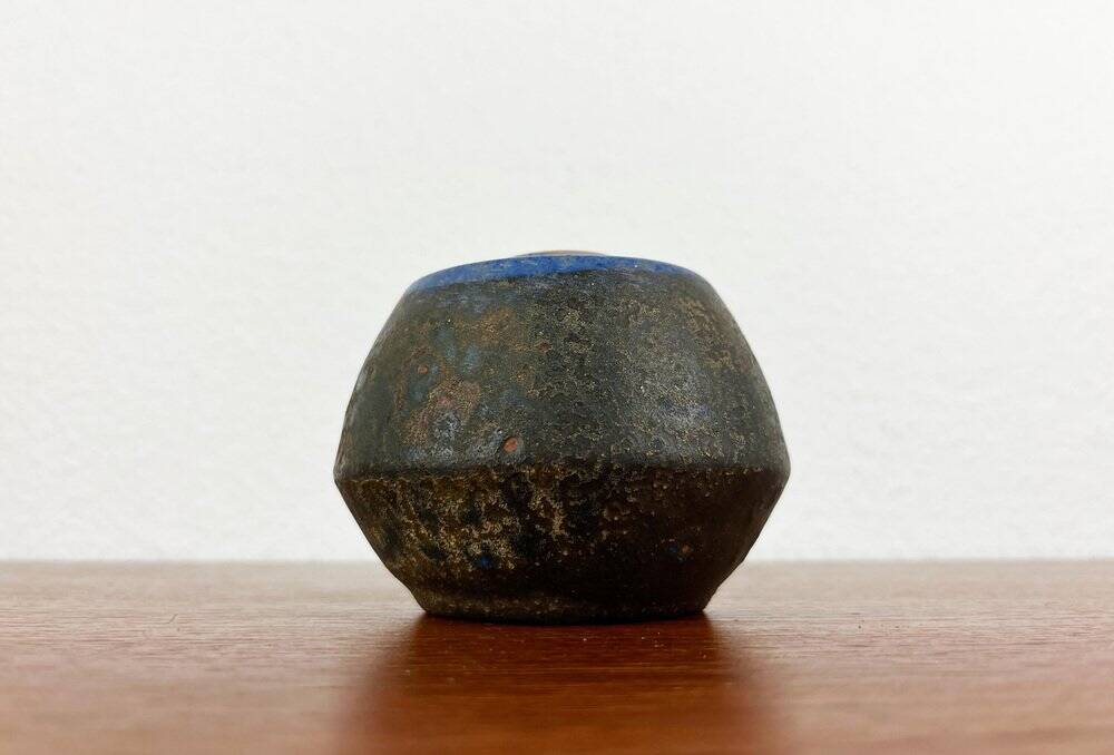 Brutalist studio pottery vase by Lu and Gerd Grove, mid-century, 1962.