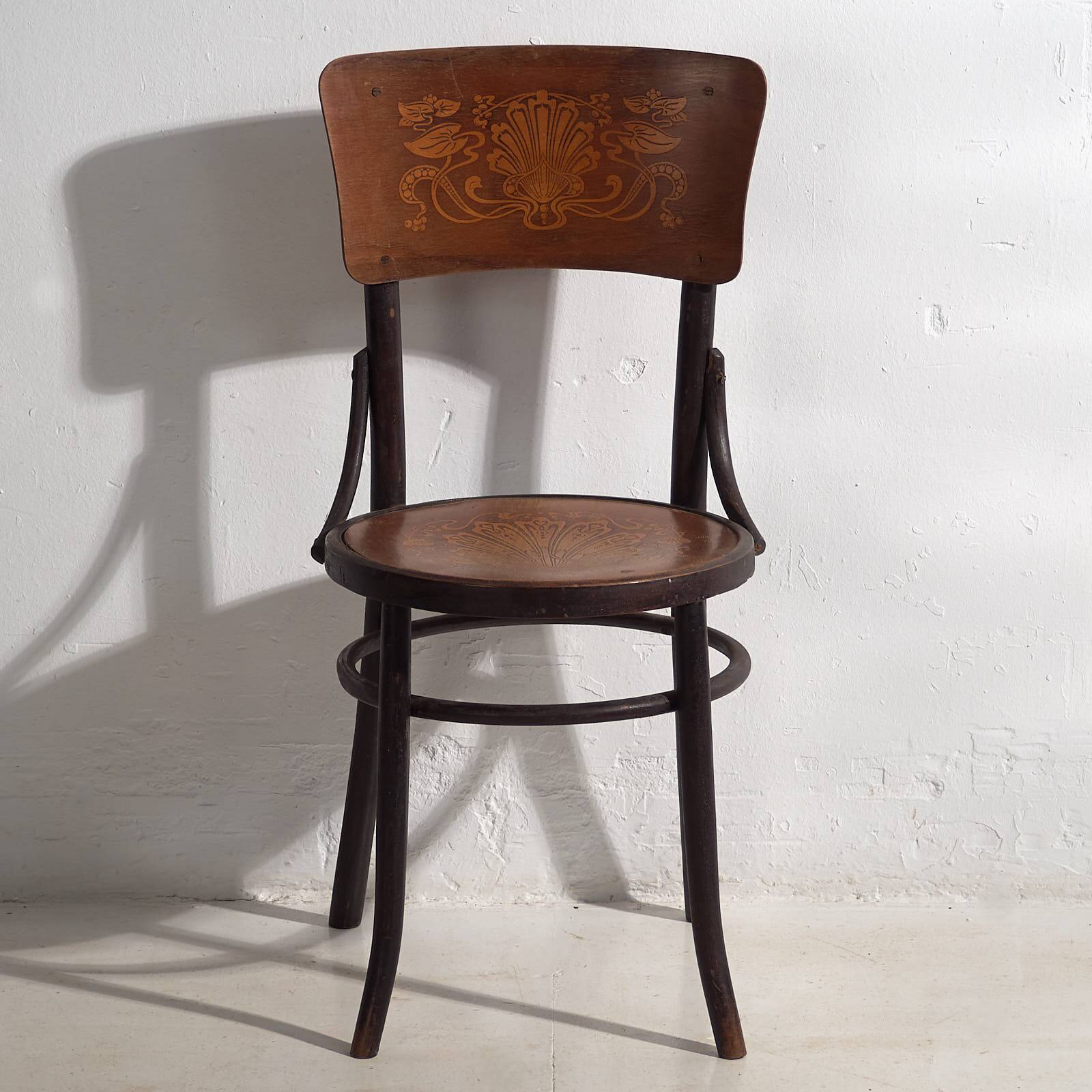 Antique Thonet dining room chairs (c.1900). Set of 4 pieces