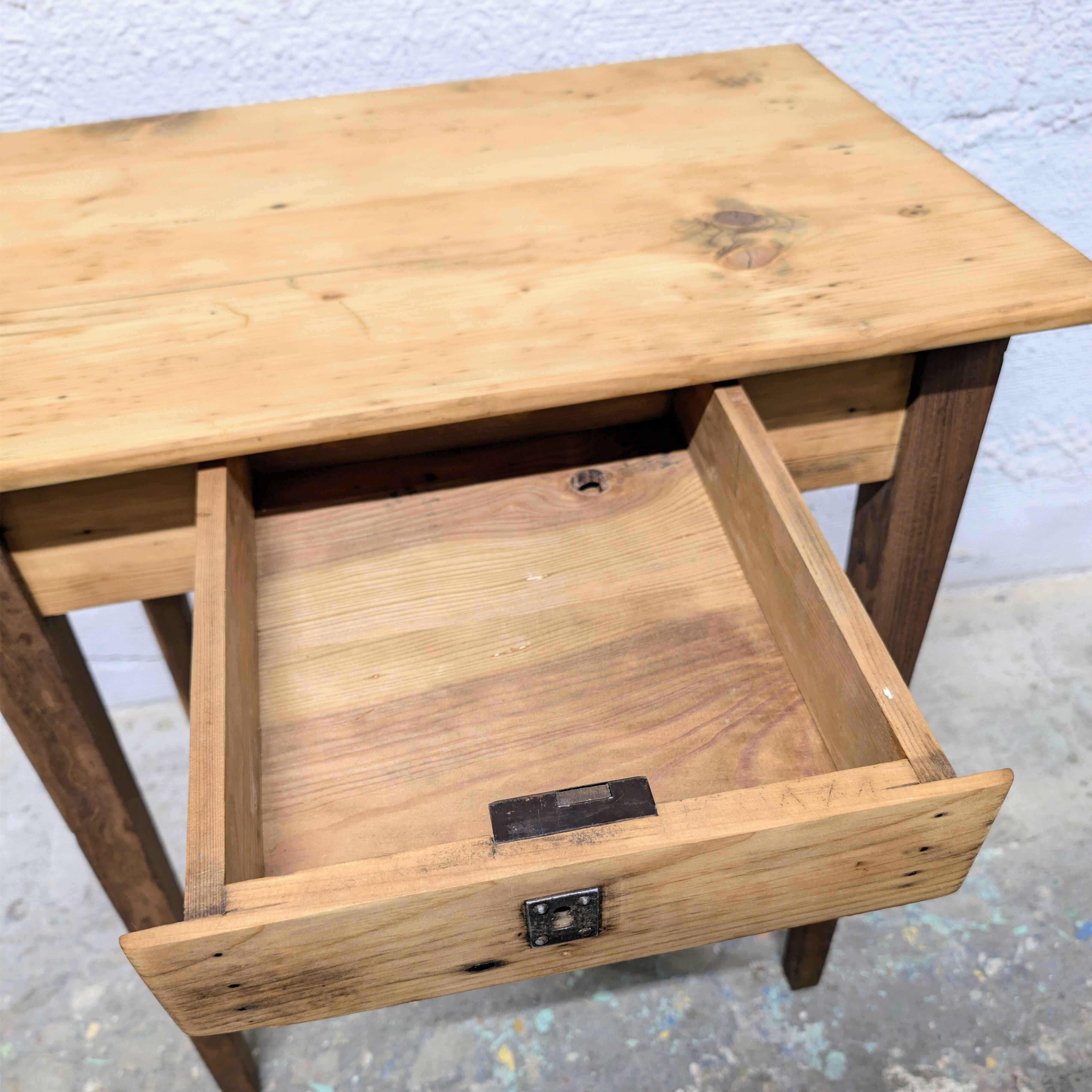 Petite table de ferme