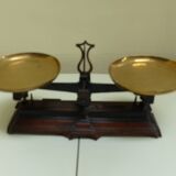 Antique kitchen scale balancetout and weight set in box
