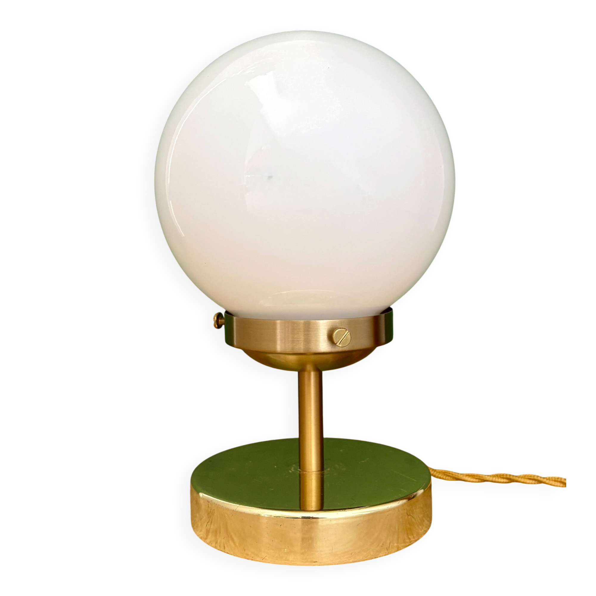 Vintage globe table lamp in white opaline.