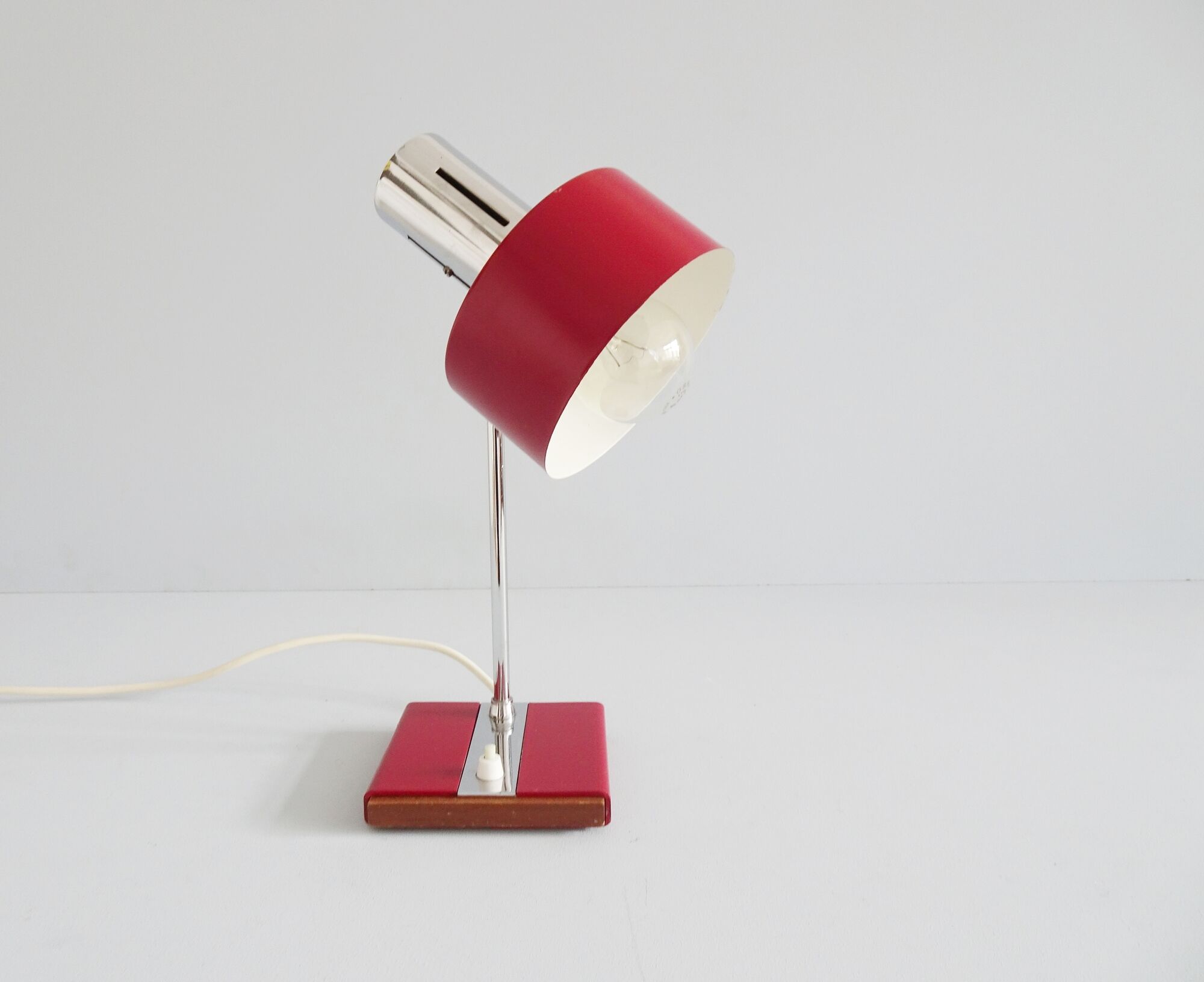 Mid century desk lamp burgundy with chrome and wood, red table lamp 1960s