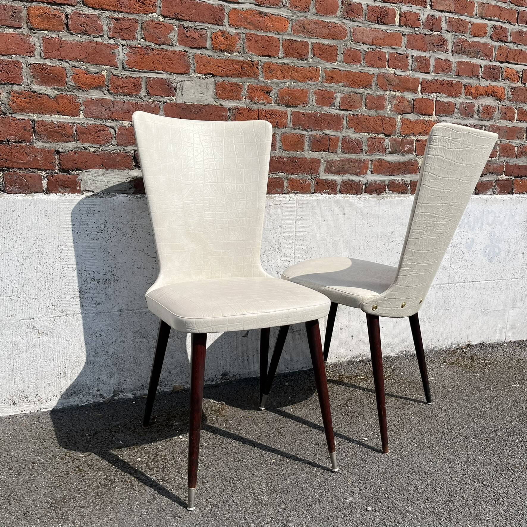 Set of 4 vintage Baumann chairs, in wood and white faux leather, model ESSOR.
