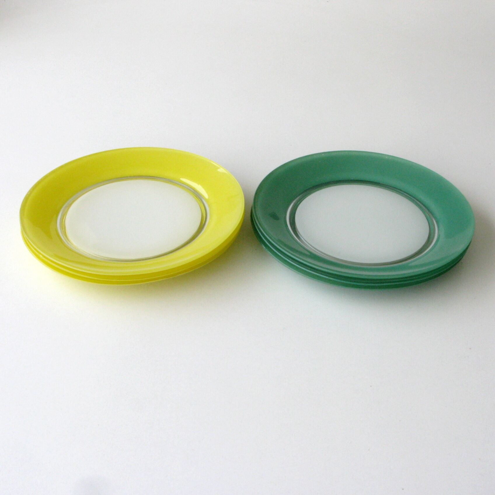 Lot 6 assiettes plates anciennes duralex couleur - 3 jaunes  et 3 vertes