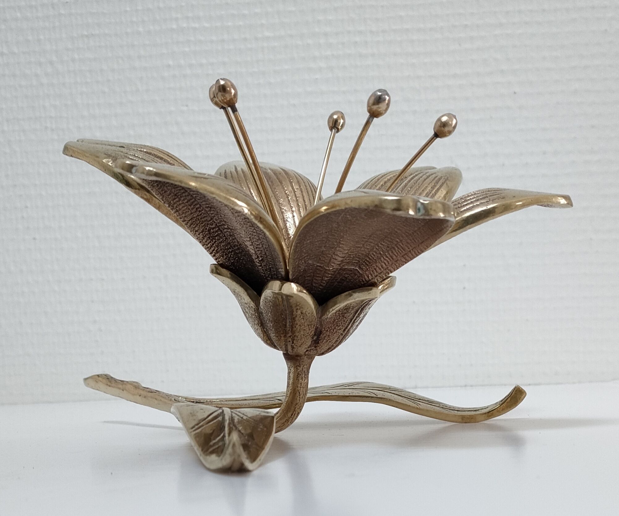 Sculptural flower solid brass ashtray 60/70s