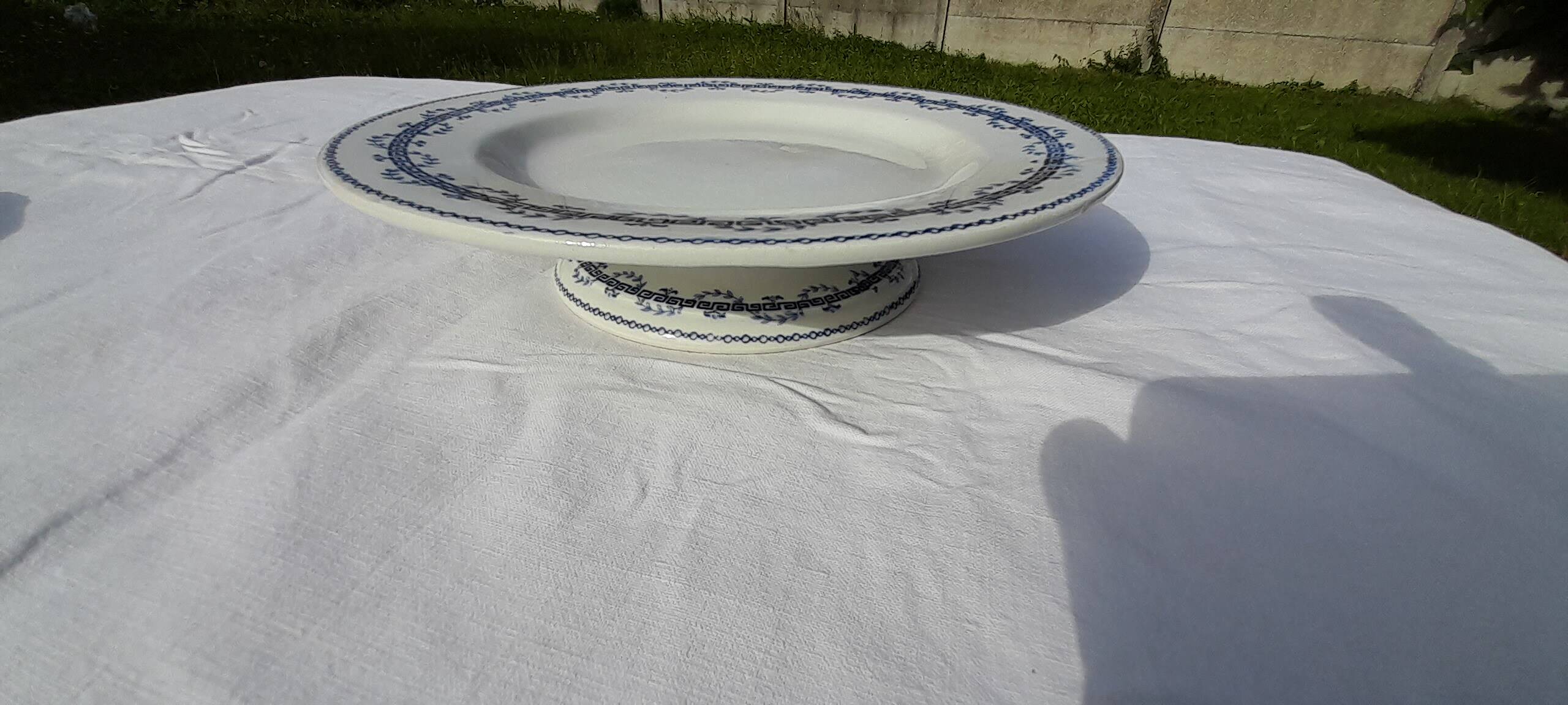 Dish on pedestal in opaque Gien porcelain, Austerlitz model Terre de fer, diam. 23 cm