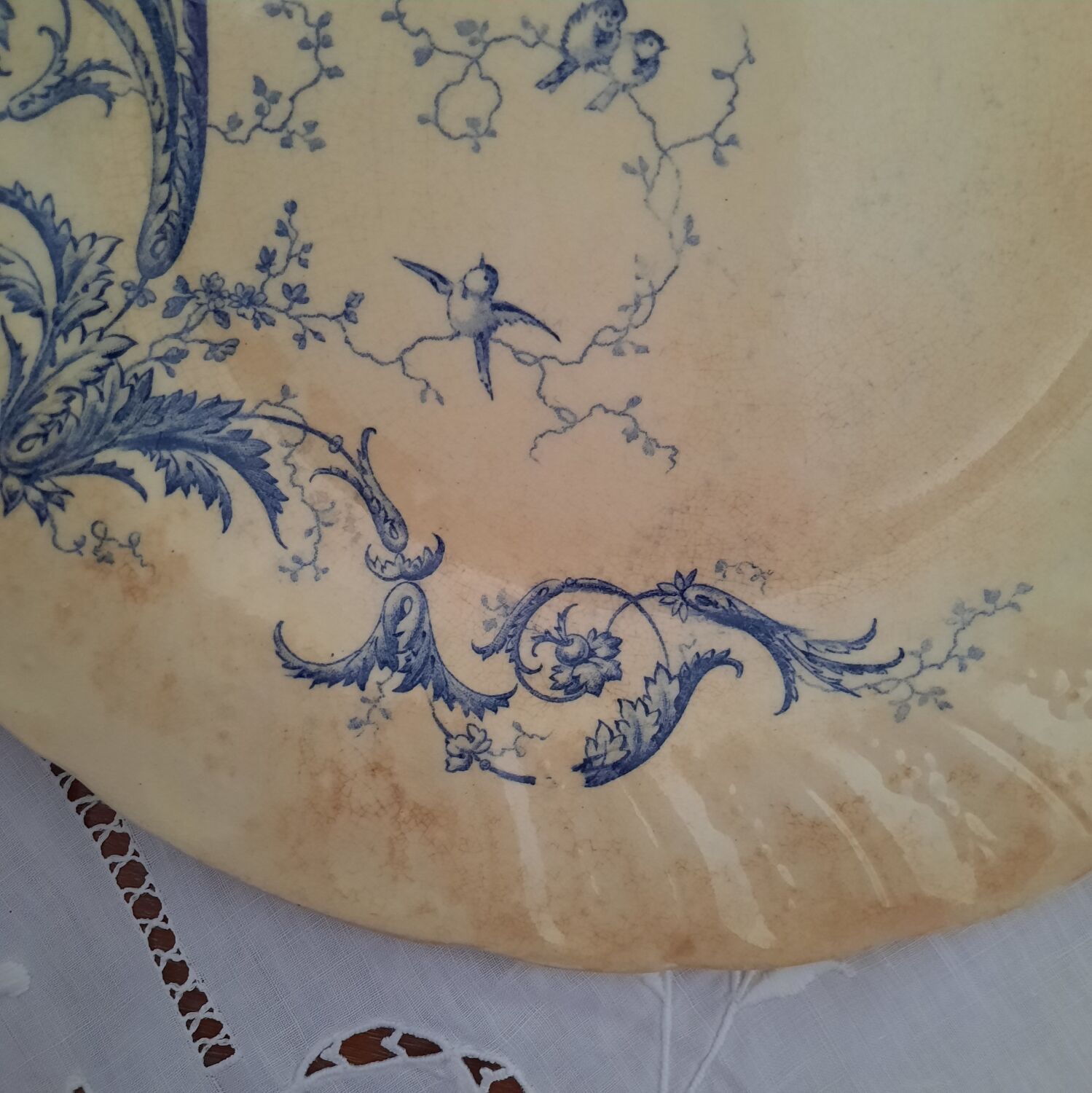 Old mismatched hollow plates in iron earth earthenware