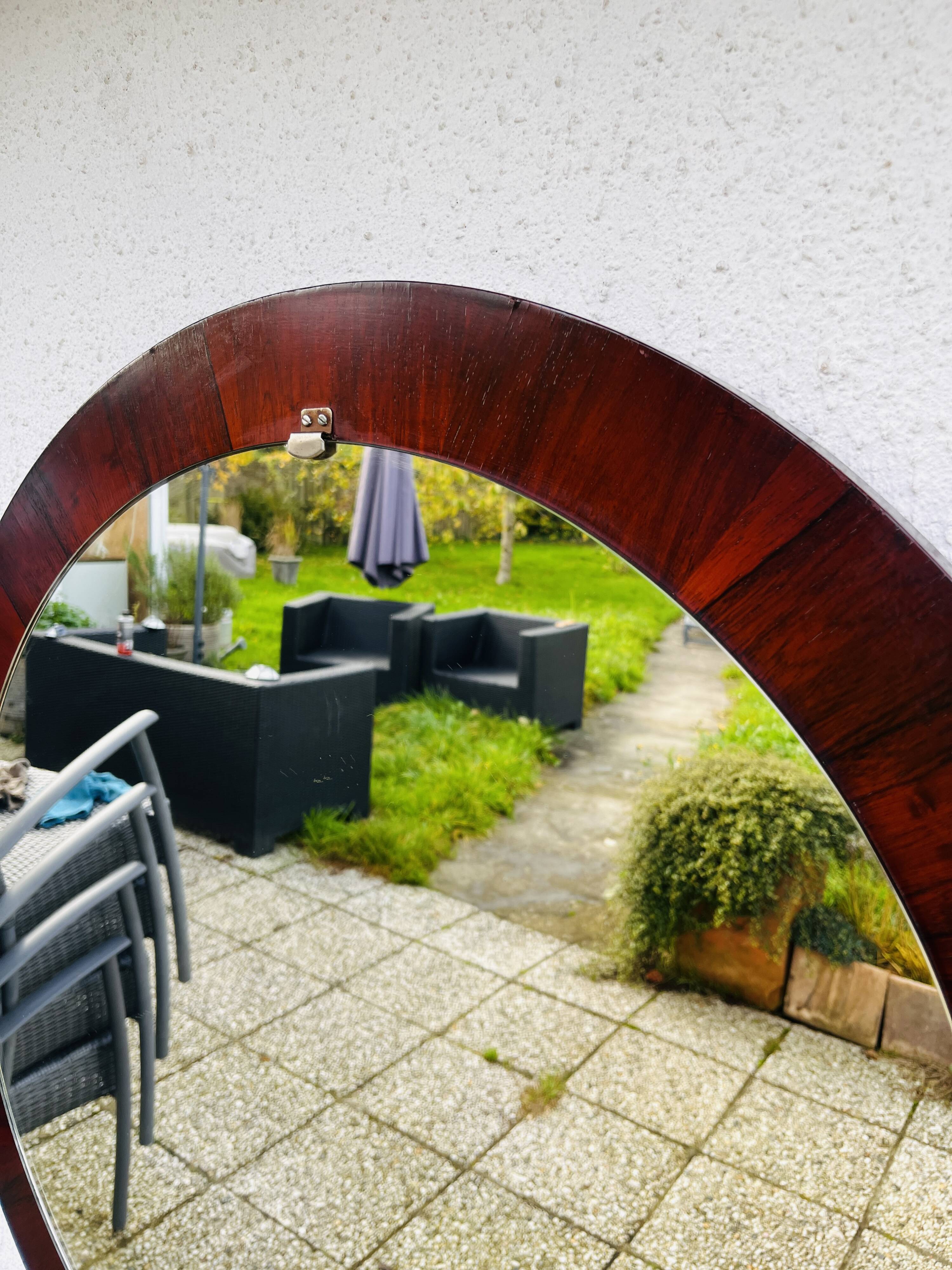 Round mirror in rosewood