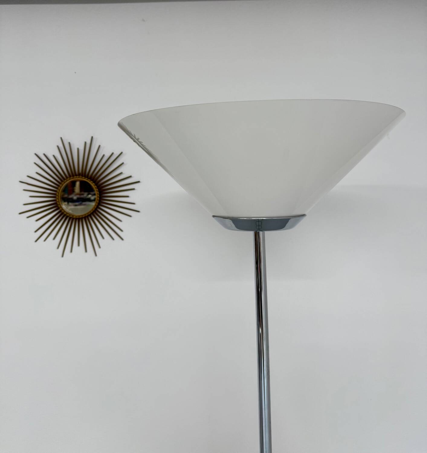Floor lamp in white metal and plastic, Swisslamps SLZ design, vintage 80s