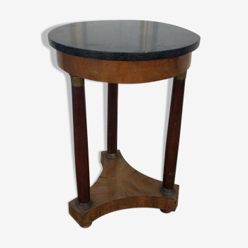 Pedestal table worsens