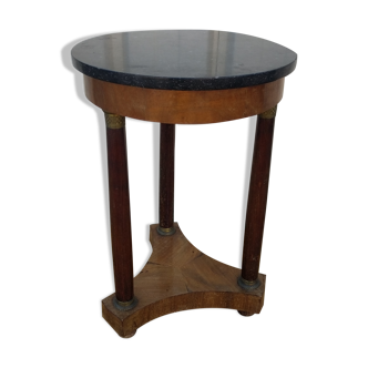 Pedestal table worsens
