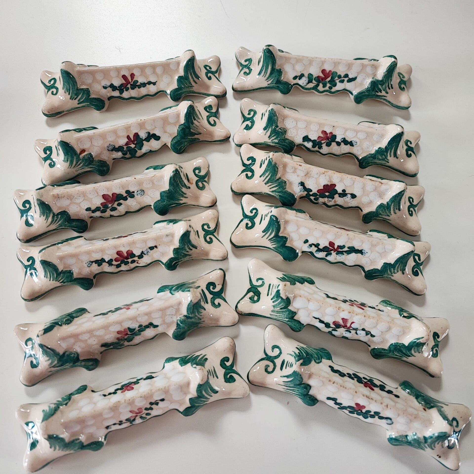 Set of 12 vintage knife rests in earthenware signed forah