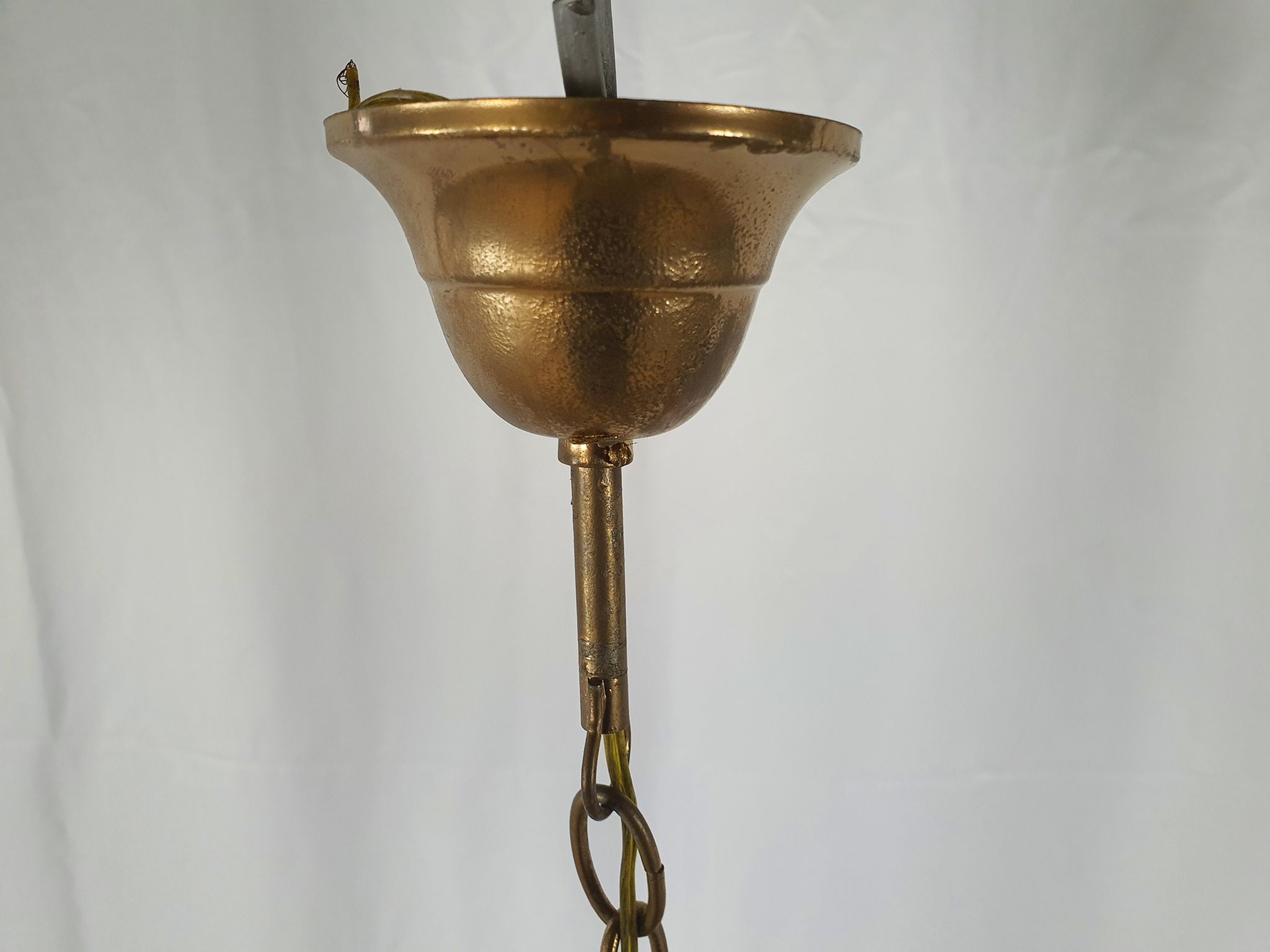 Lustre en verre travaillé et laiton