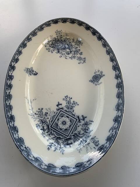 Large earthenware serving dish, cartridge model, sarreguemines, U & C, made in France, earthenware