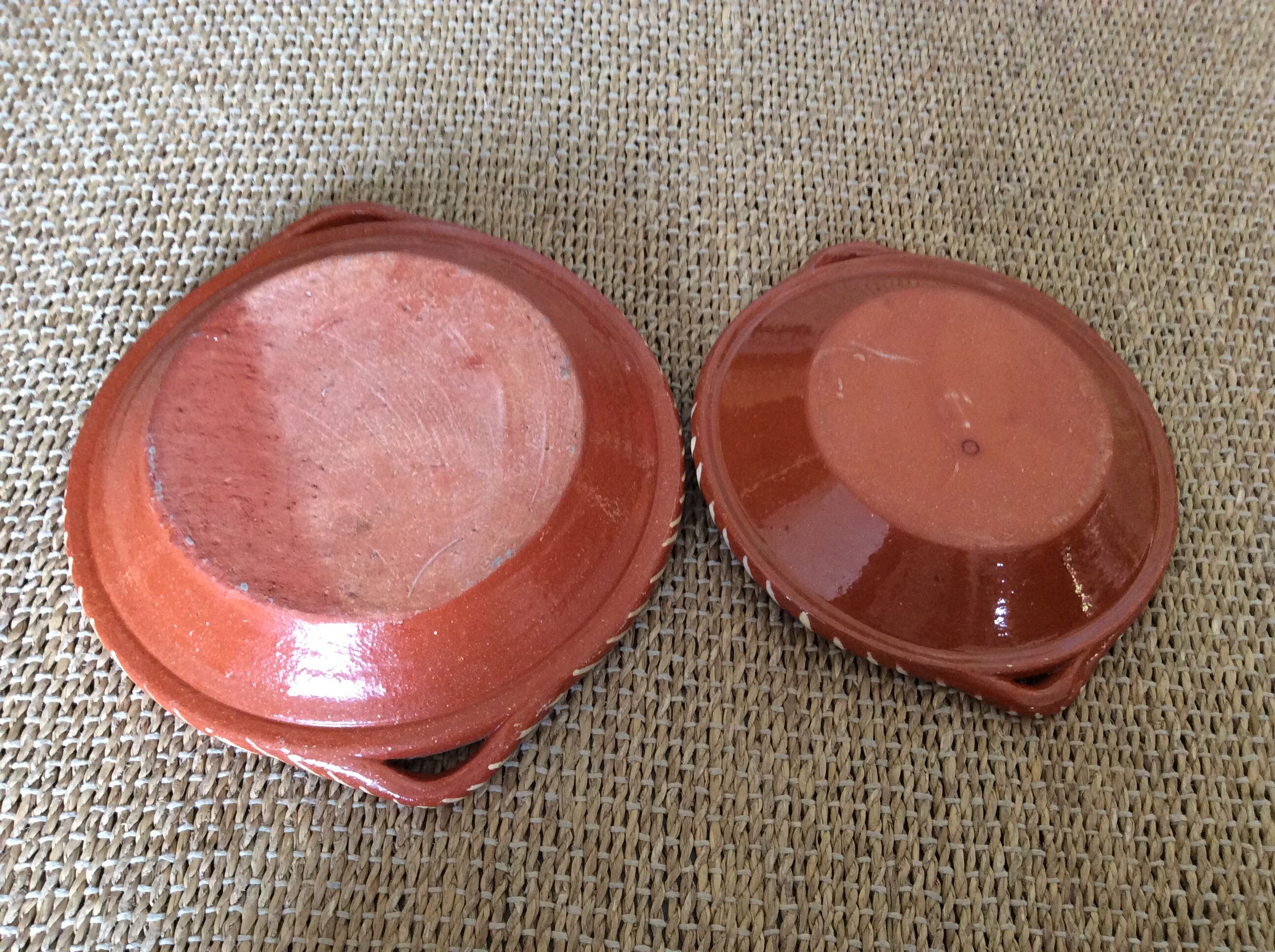 2 terracotta plates