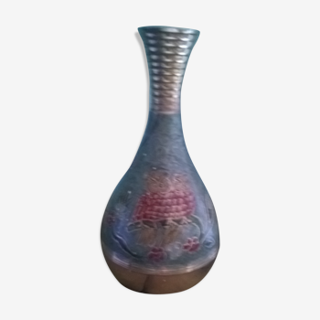 Vase en laiton, décor hiboux, incrustations émail