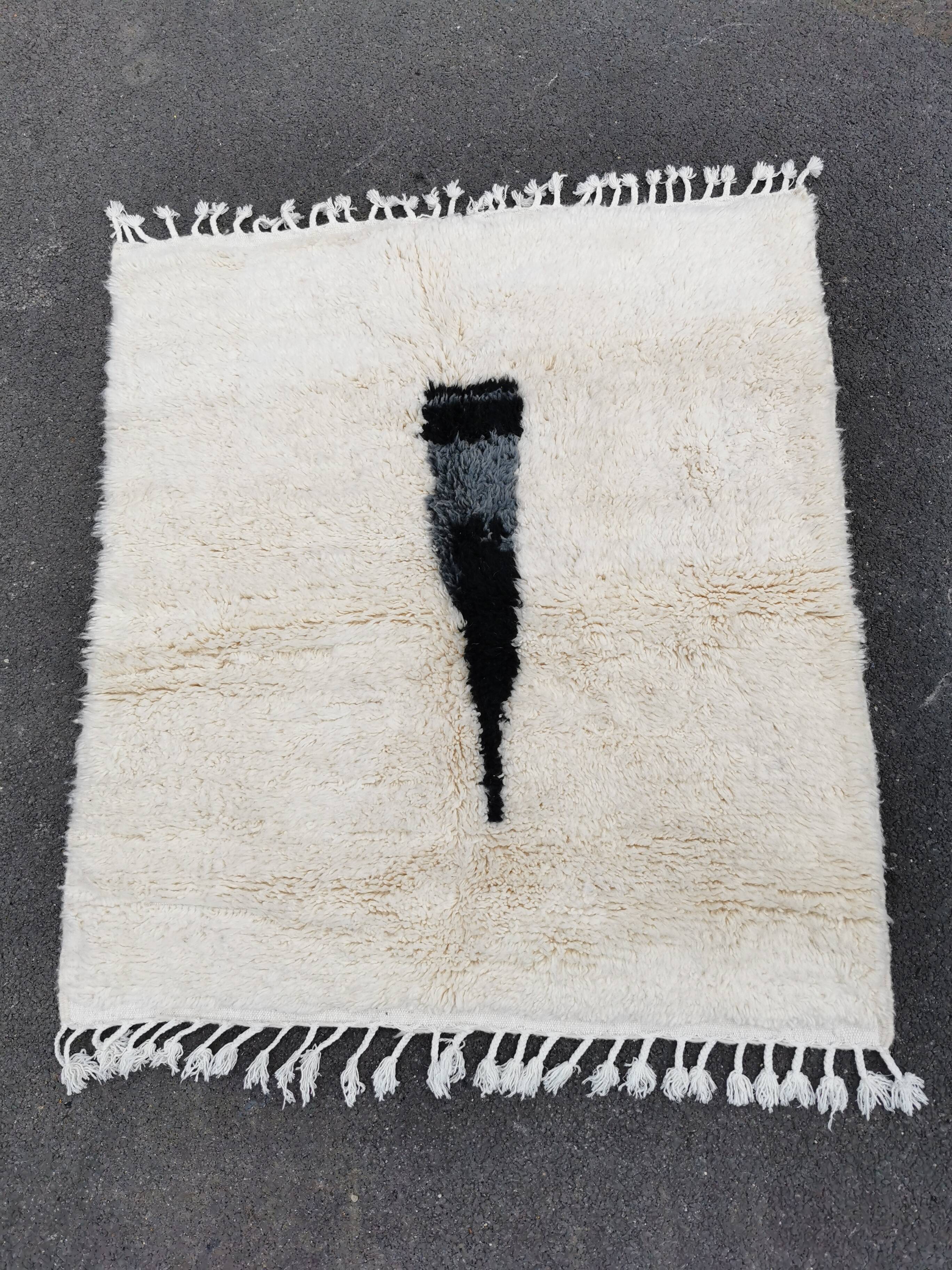 Berber carpet beni ouarain 128x145cm