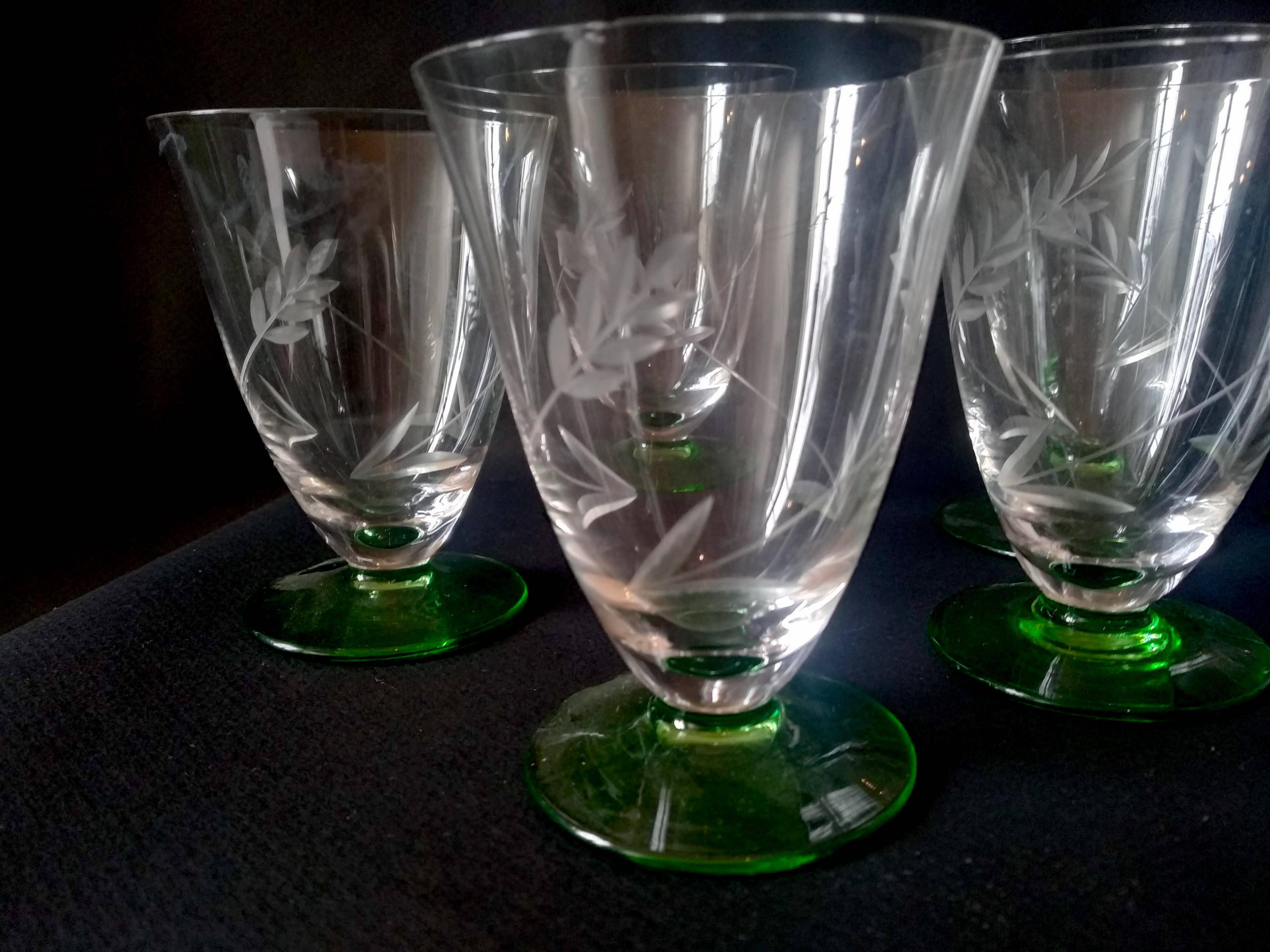 8 two-tone Art Deco engraved crystal stemware