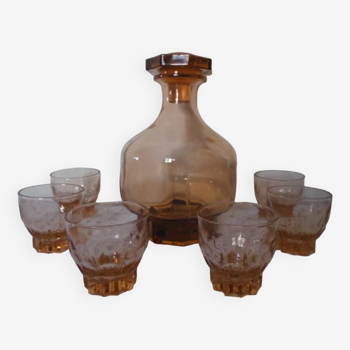 Carafe à liqueur en verre rose et 6 verres assortis