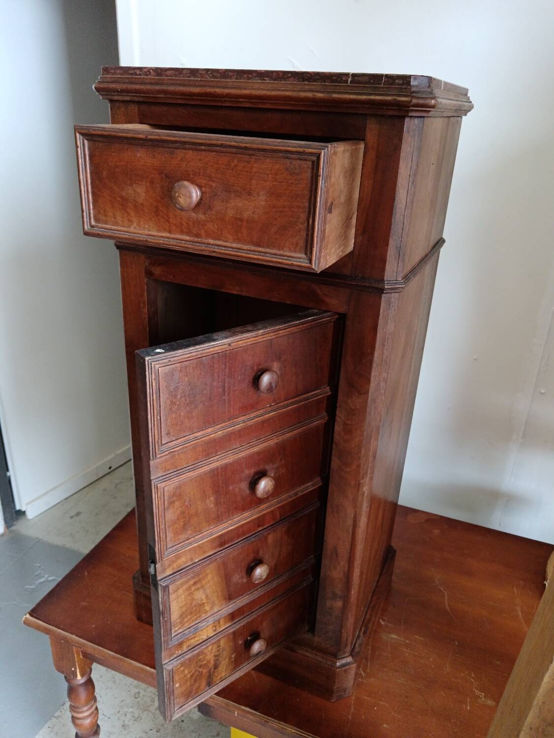 Antique sideboard with 1 drawer and 1 trompe l'oeil drawer door