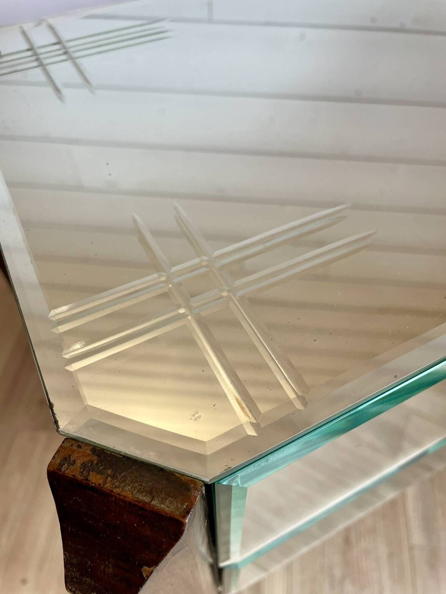 Small entrance chest of drawers or antique bedside table with engraved mirror.