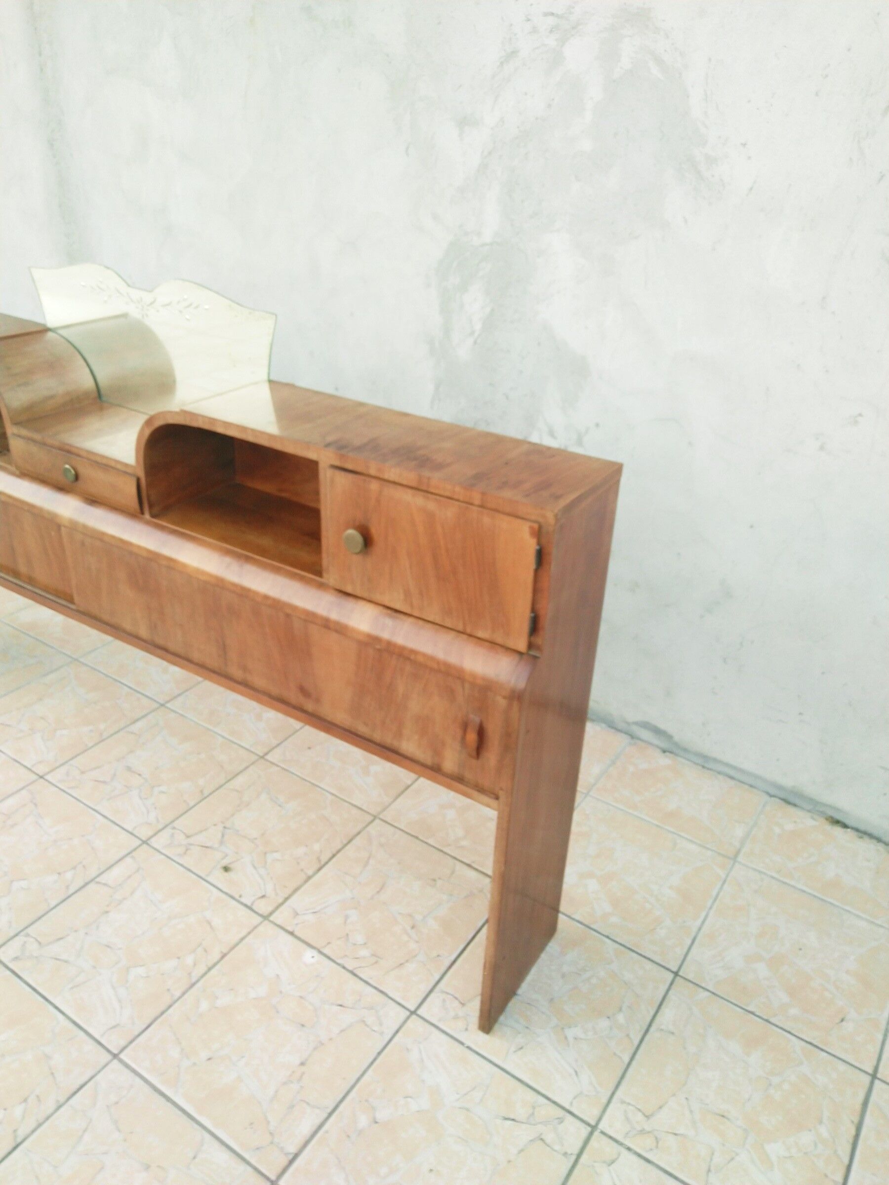 Art deco headboard in walnut bramble