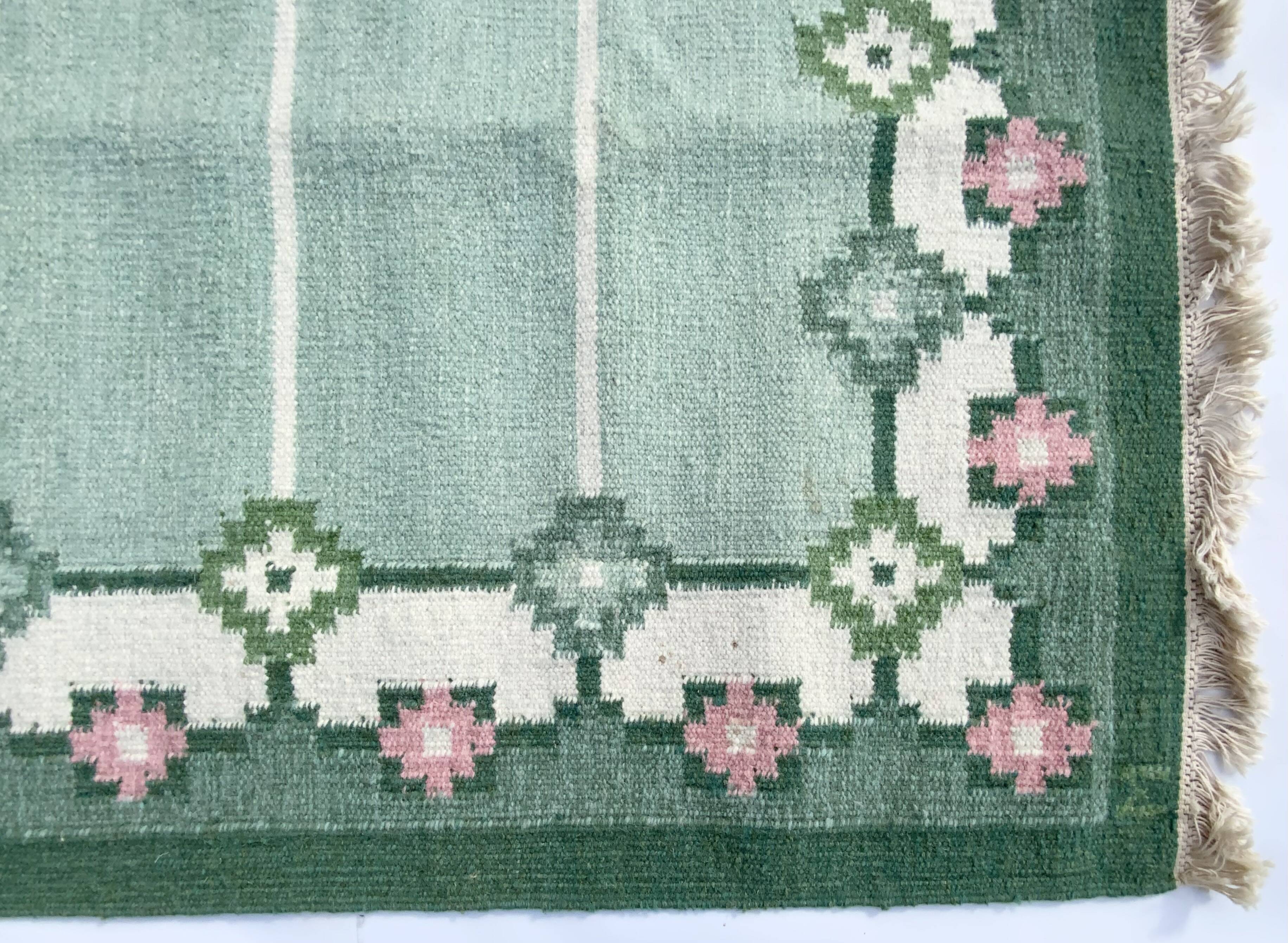 Swedish Green Wool Rug Flat-Weave Kilim Rölakan Rug Signed “M” 1960s