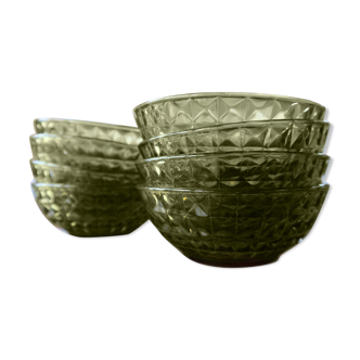 Lot 8 chiseled glass cups