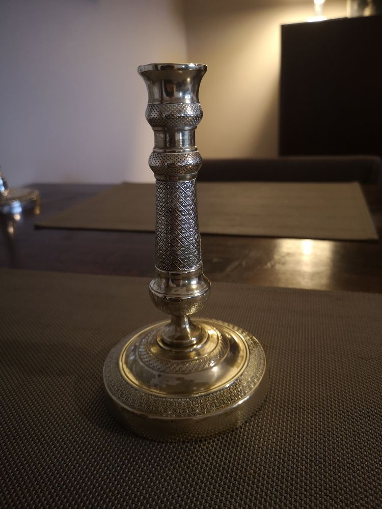 Finely chiseled bronze candle holder - End of 19th century