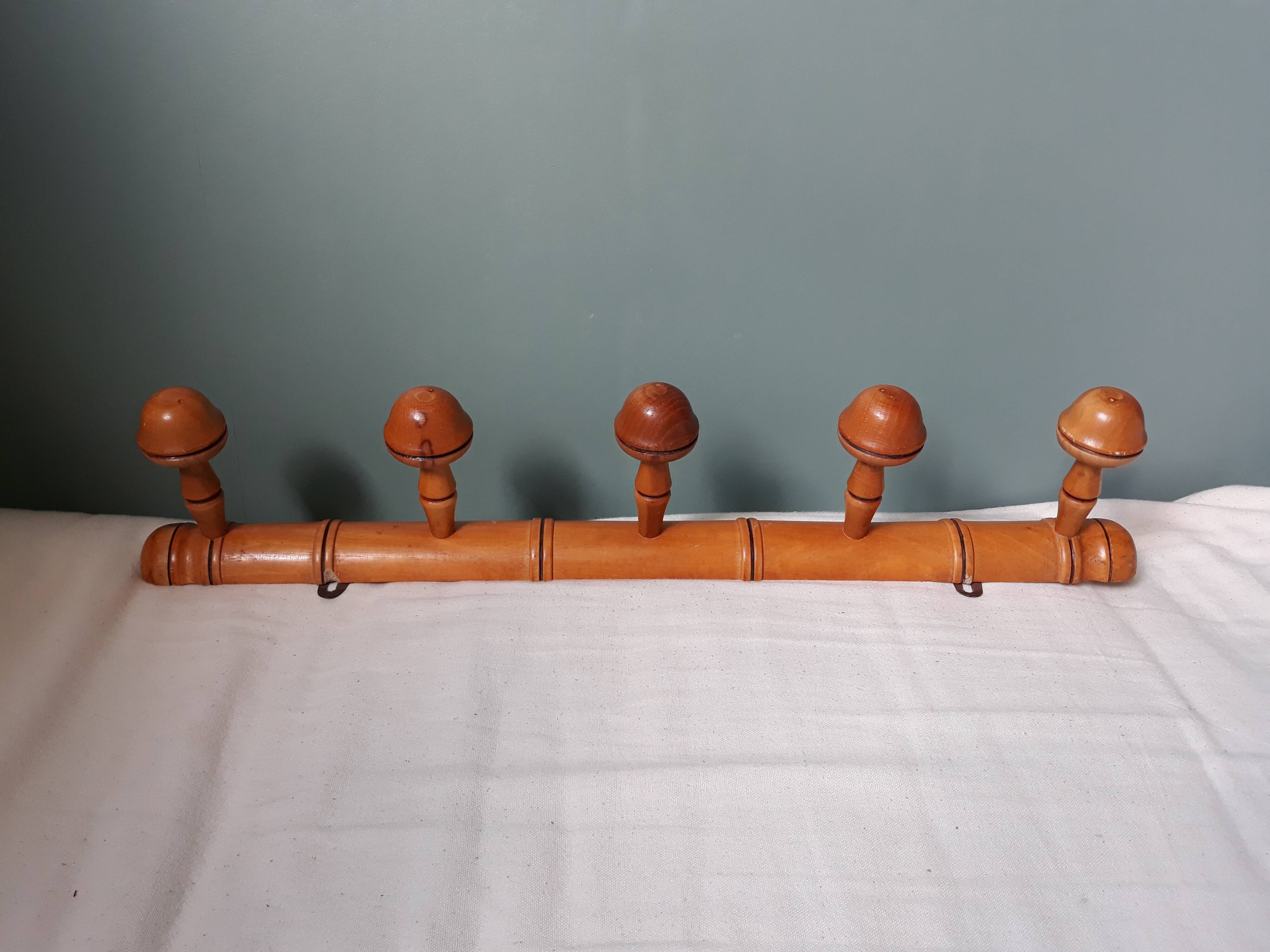 Bamboo-like wall coat rack with 5 mushroom hooks