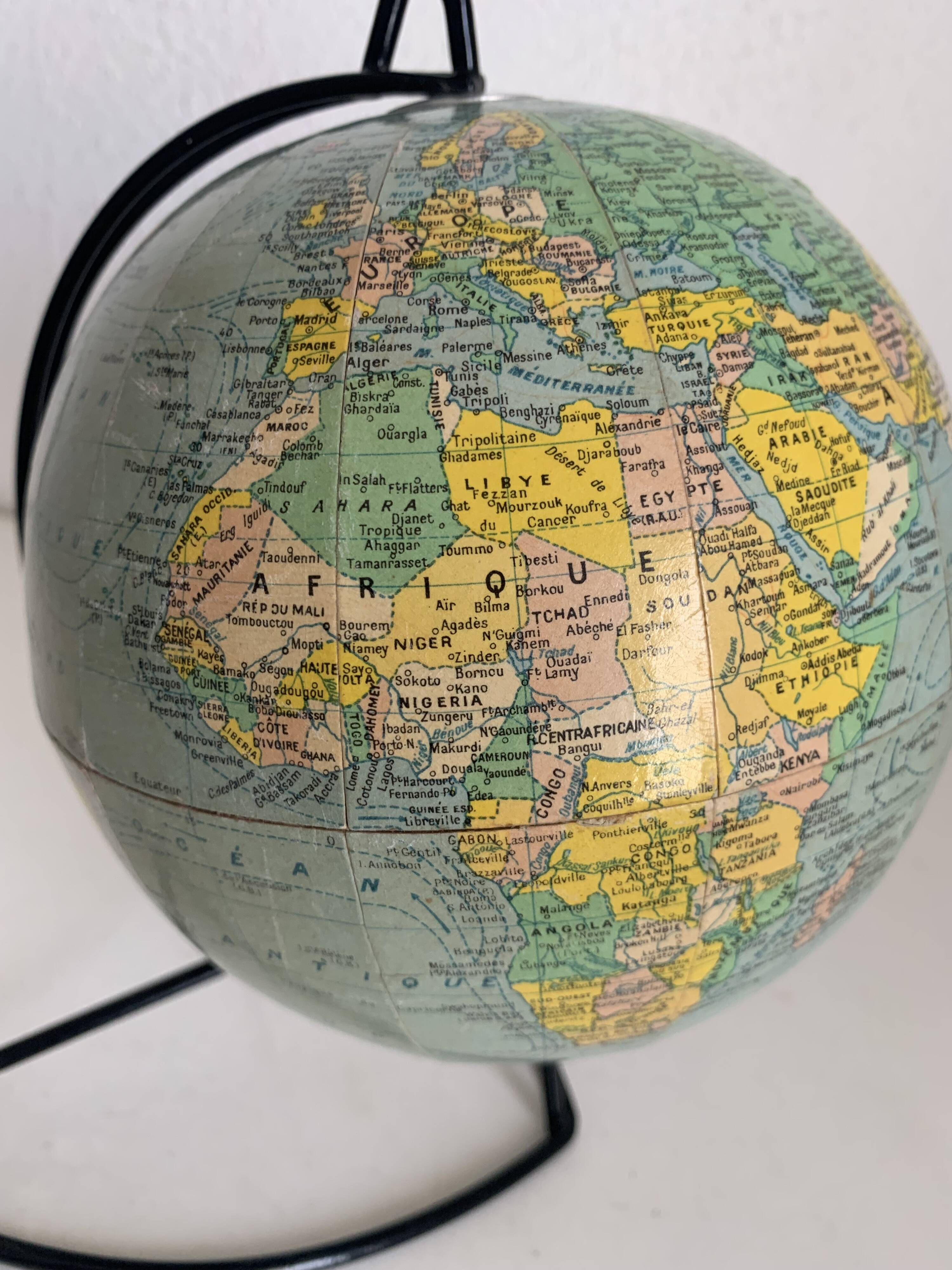 Vintage 1960 terrestrial globe by Girard Barrère - 23 cm