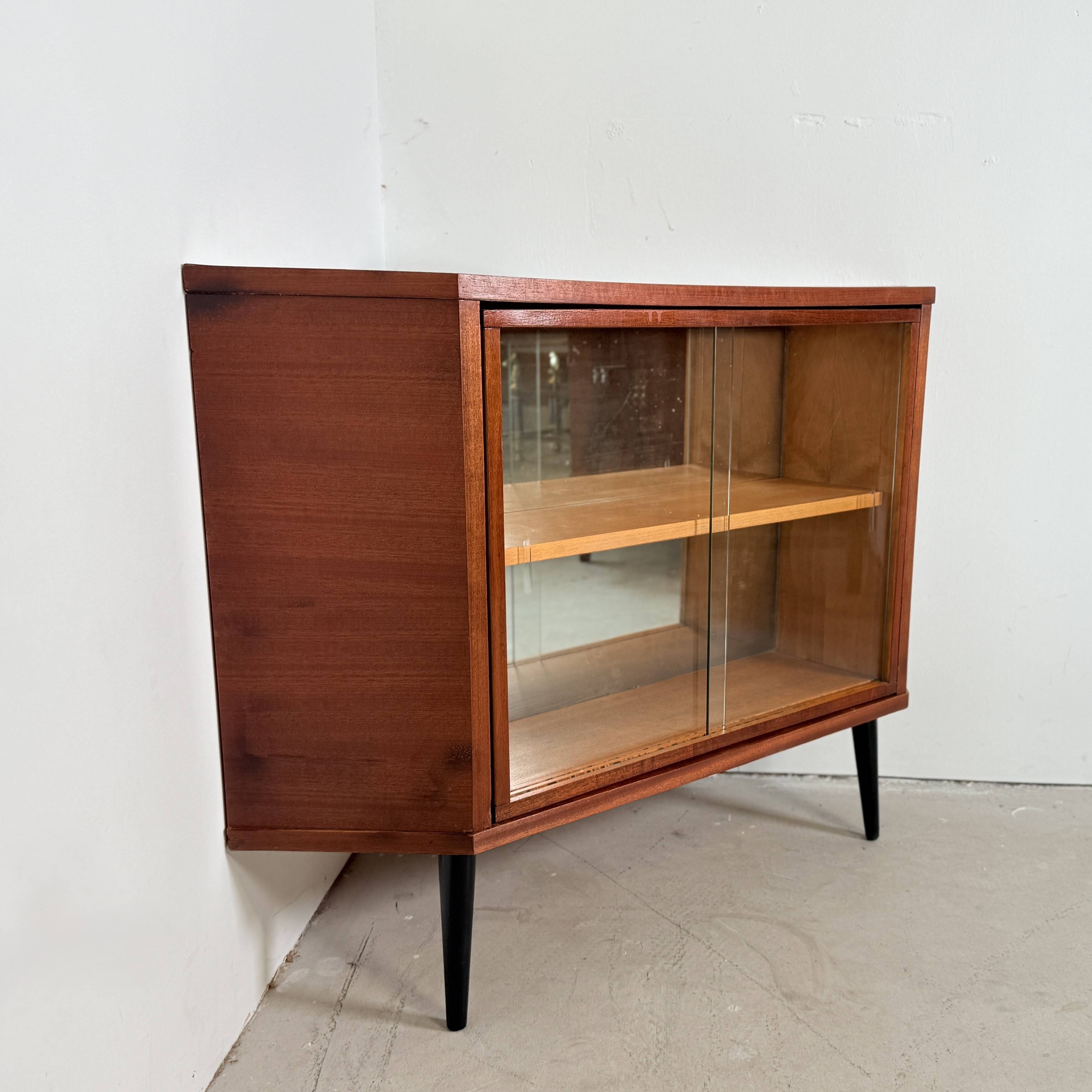 Vintage hoekkast met draaiende bar