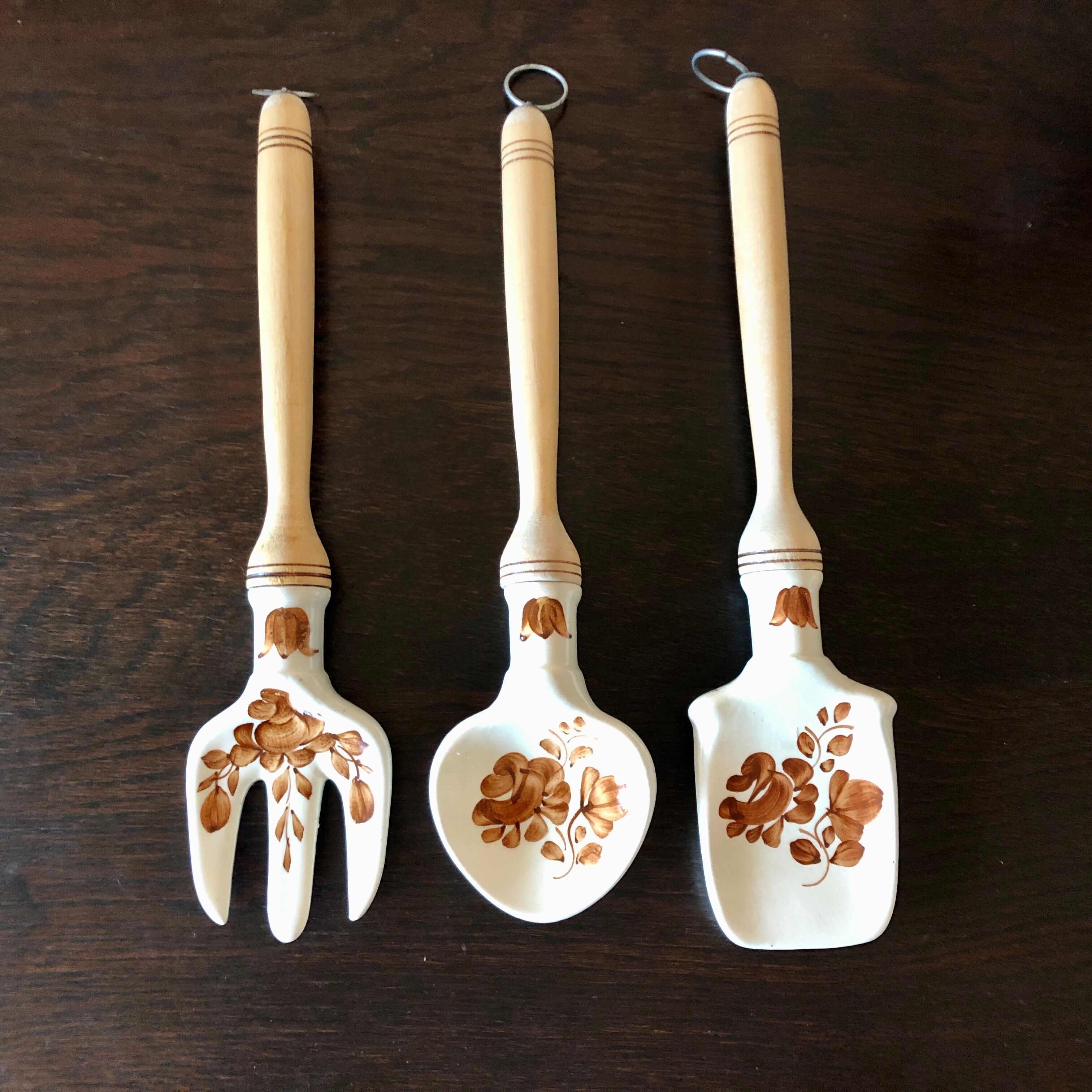 Lot de 3 ustensiles de cuisine artisanal décoratif faïence de Wloclawek Pologne