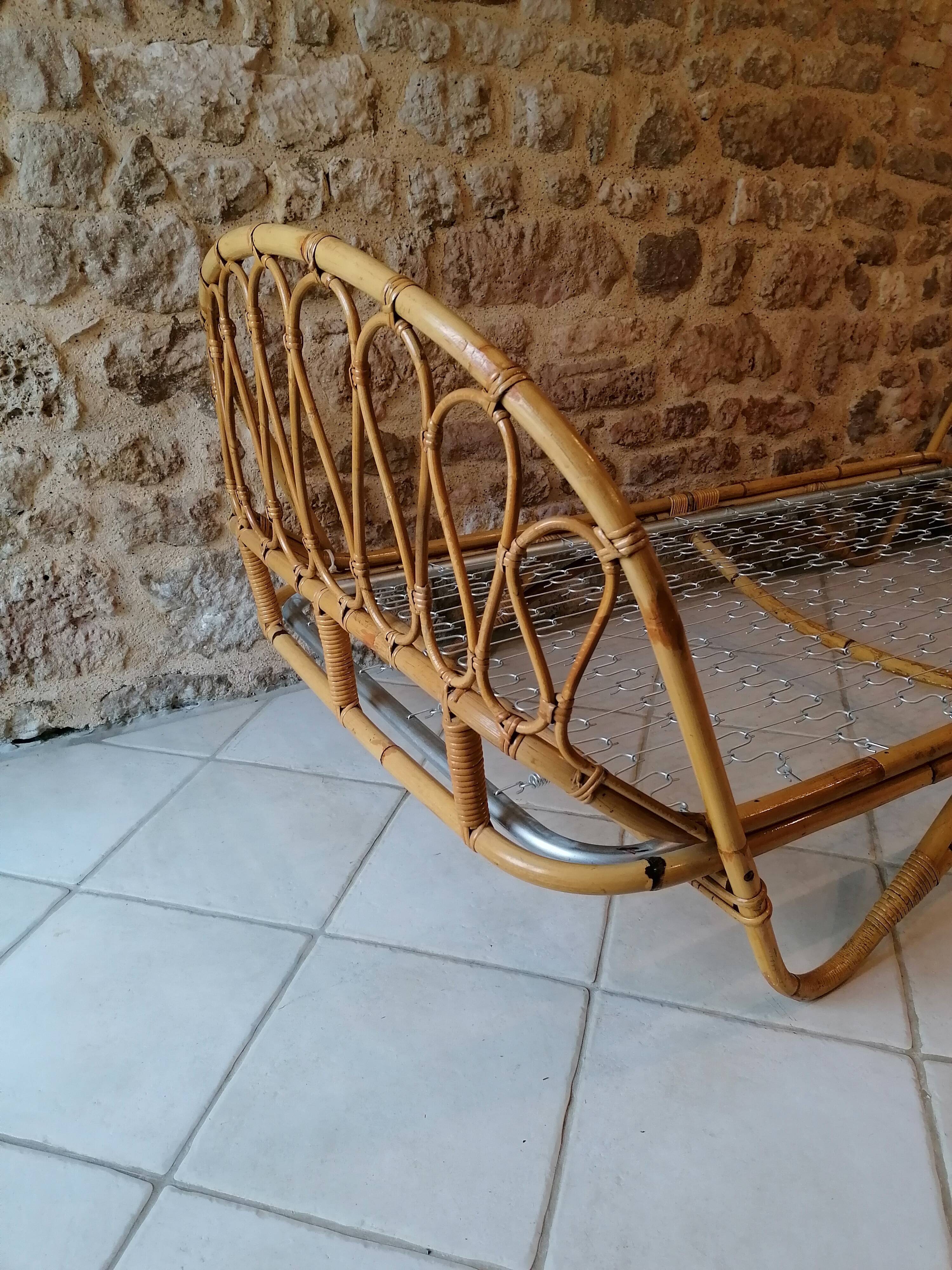 Rattan shell bed