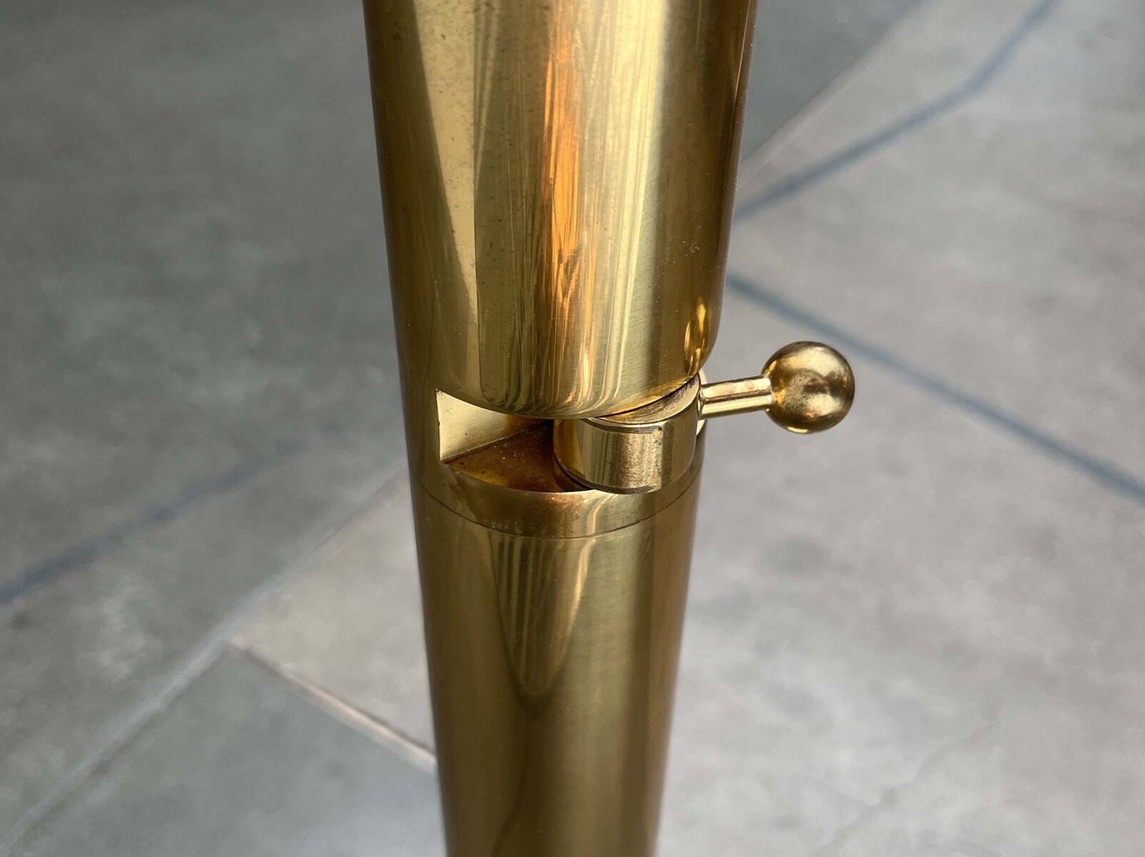 Vintage Hollywood Regency brass floor lamp by designer Florian Schulz, 1970s.