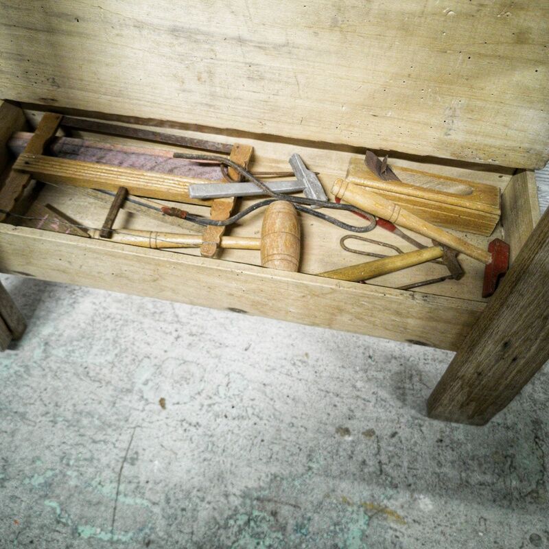 Vintage workbench for enfan