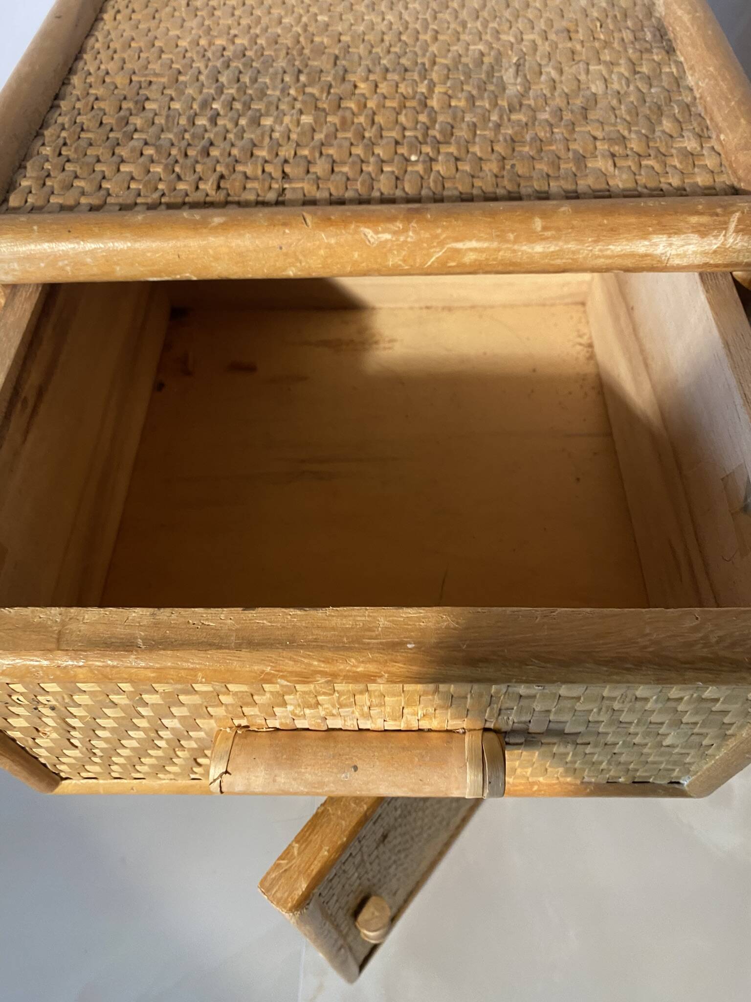Meuble d'appoint chevet haut en rotin