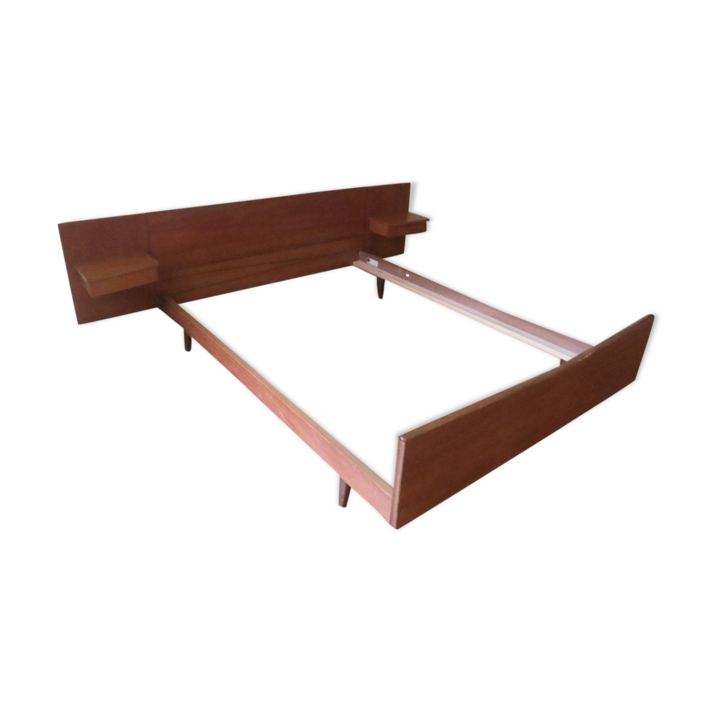 Scandinavian style bed in 140 with two integrated nightstands