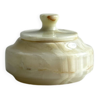 Small onyx jewelry box with lid