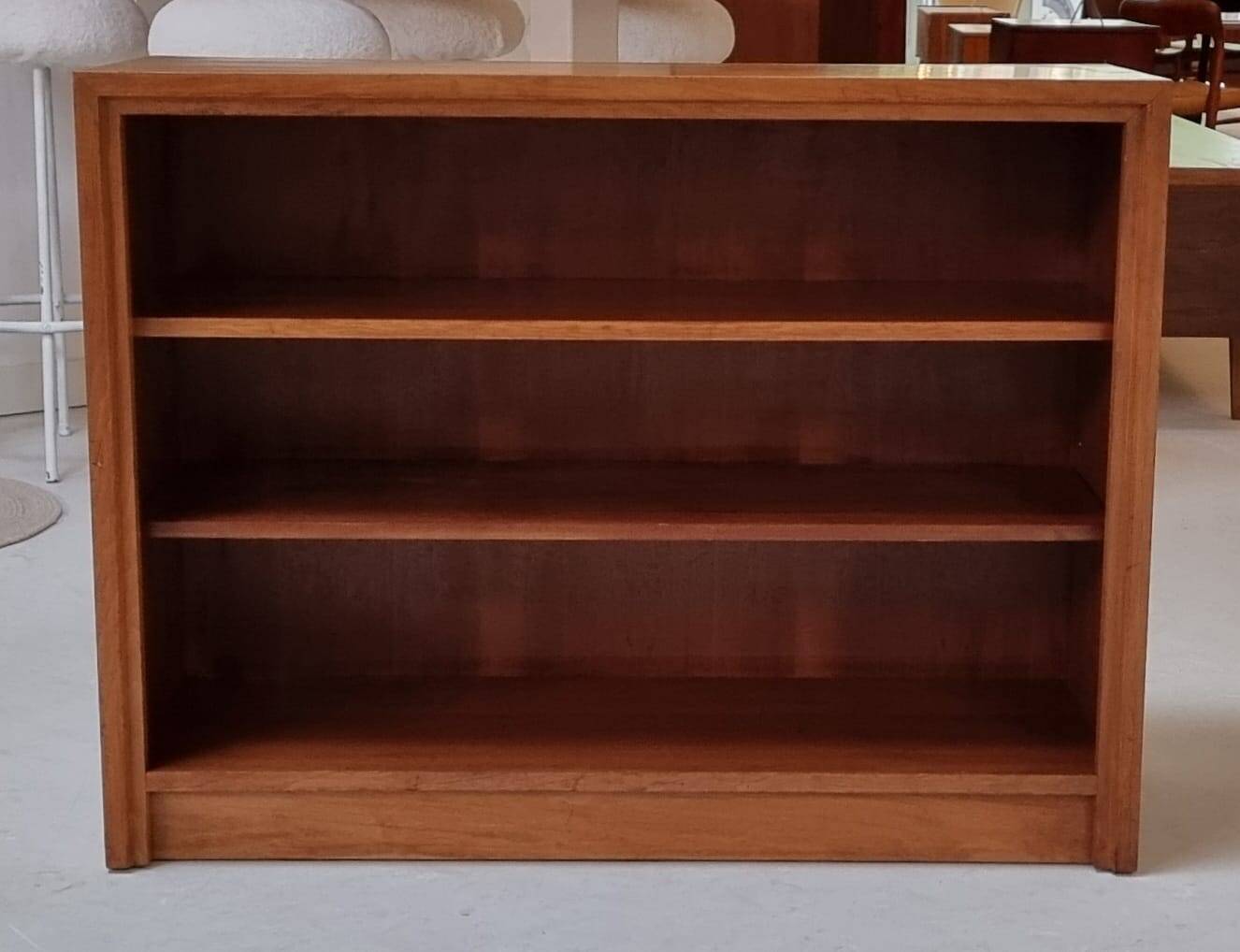 Bibliothèque du milieu du siècle
